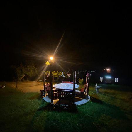 Cabana Cu Teren De Tenis -- Parter Banita Exterior foto