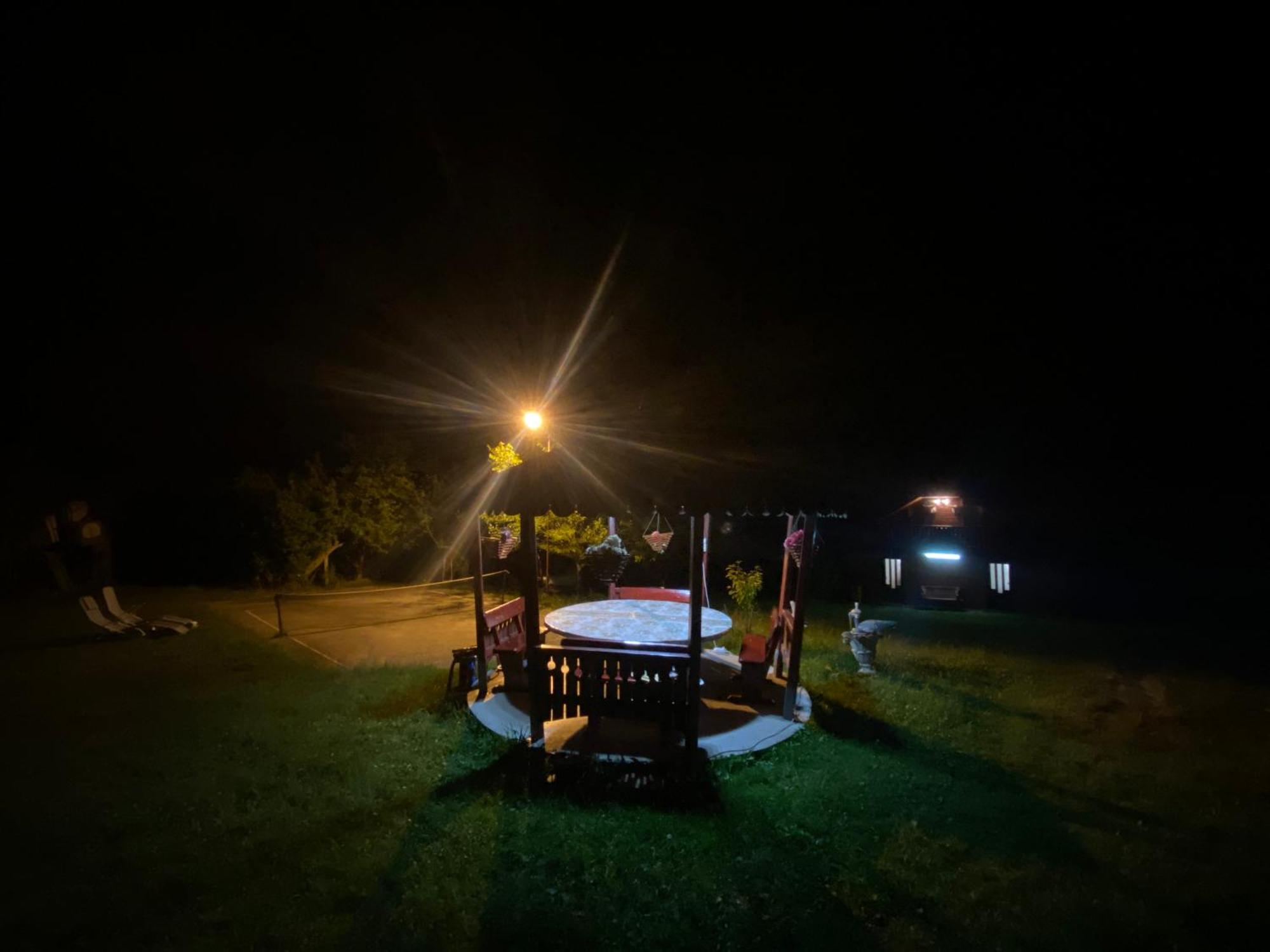 Cabana Cu Teren De Tenis -- Parter Banita Exterior foto